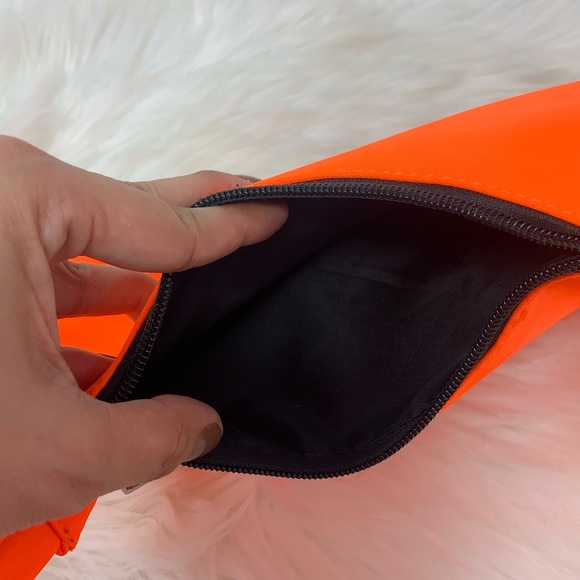 Néon Orange Nylon Shoulder Bag - Picture 2 of 10